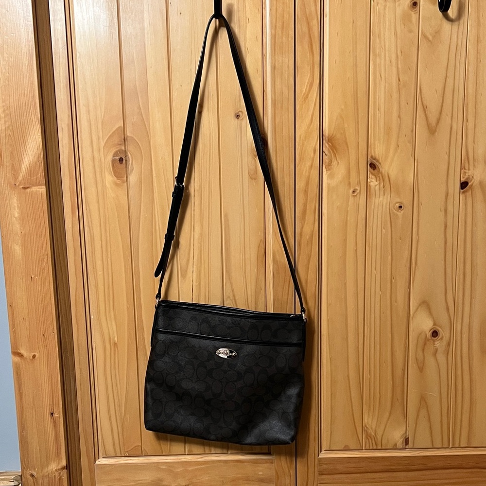 Coach Black Patterned women’s Messenger Bag